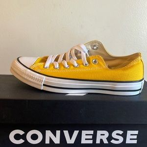 Yellow low top converse